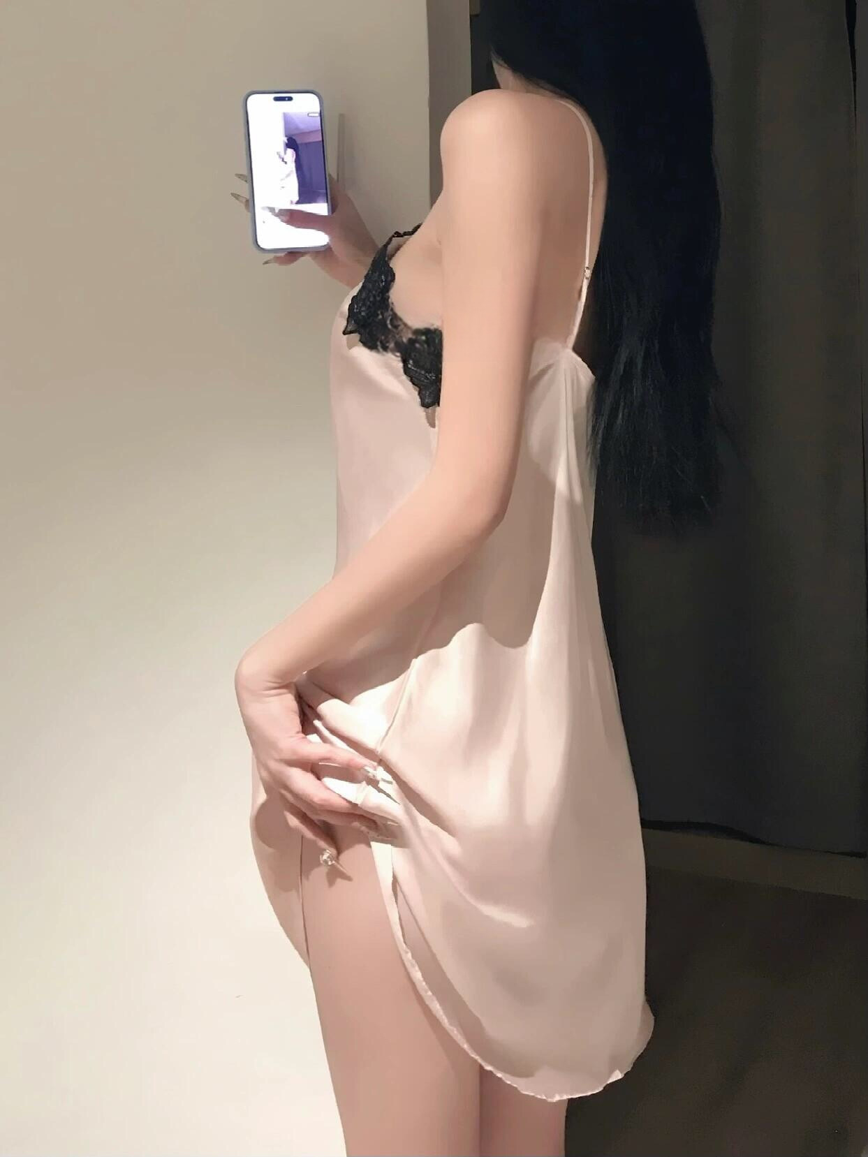 私房蕾丝设计性感睡裙女款2025春夏新款法式吊带镂空服饰大码