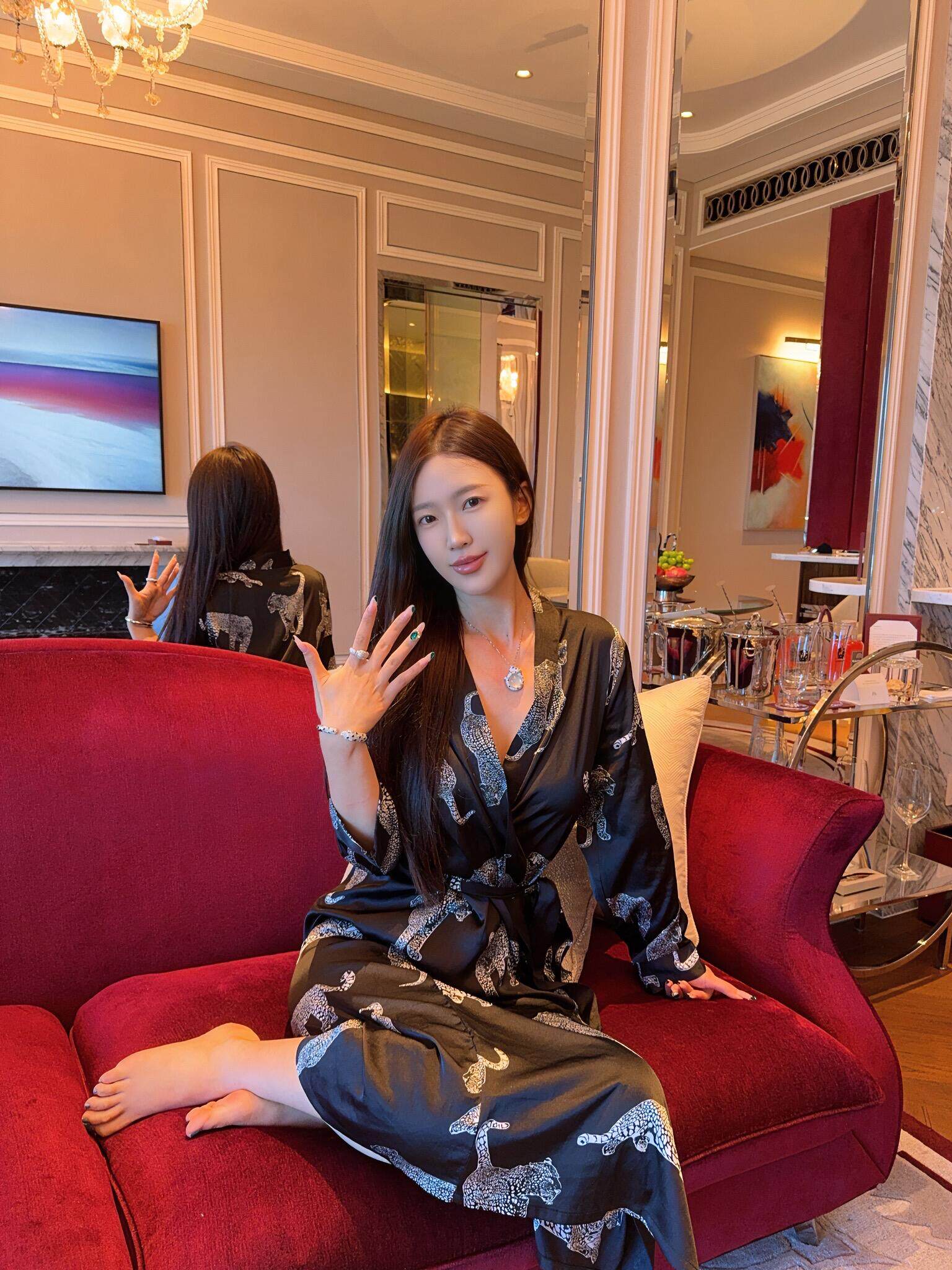 2026新品度假贵妇老钱睡袍长袍金钱豹御姐外披家居服睡裙长袖