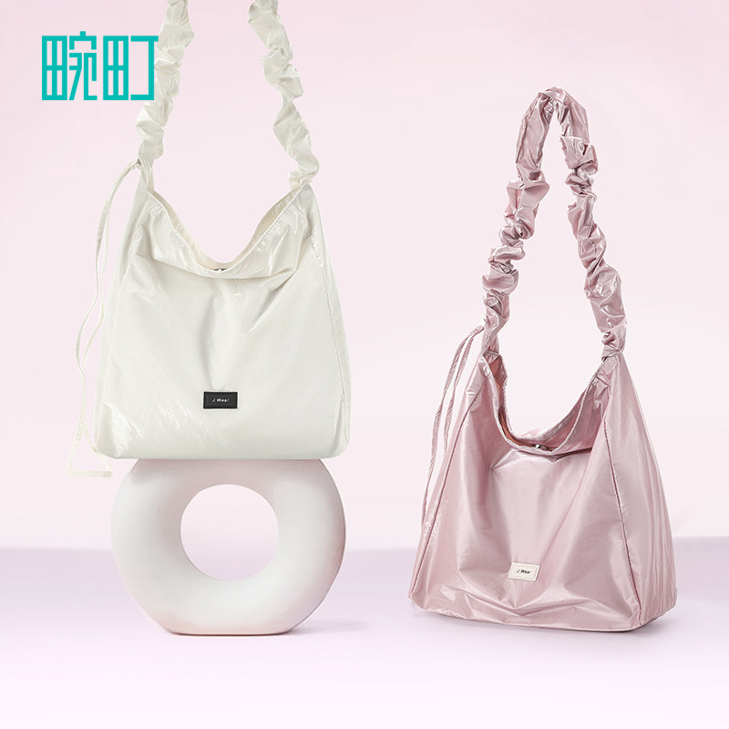 畹町芭蕾系列流光斜挎女包少女褶皱包时尚百搭大容量单肩银色包包,箱包皮具/热销女包/男包,通用款女包,淘宝优惠券,粉丝福利购,淘宝优惠卷