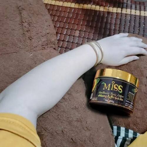 KEM BODY MSS THA LAN Lo??o Branqueadora Bdoy Creme luminador