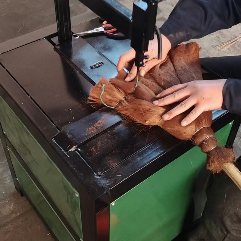 扫把缝线机器小型全自动多功能制作高粱苗笤帚粽扫把苕帚扎线机