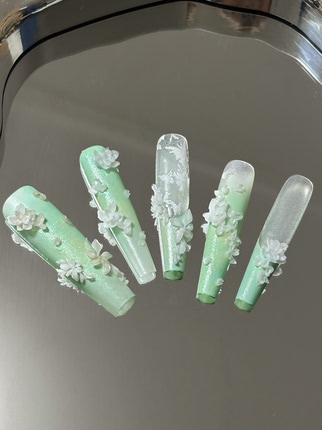 薄荷青樱原创手工穿戴甲绿色花卉雕花美甲