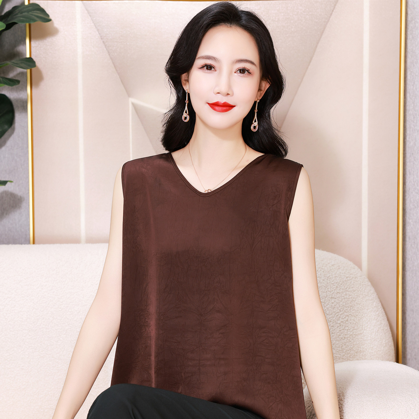 夏季薄款极简风真丝无袖背心女V领宽松妈妈装洋气百搭气质上衣女