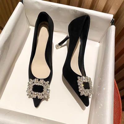 2025新款法式尖头水钻高跟鞋女春季细跟黑色职业鞋绝美时尚休闲软