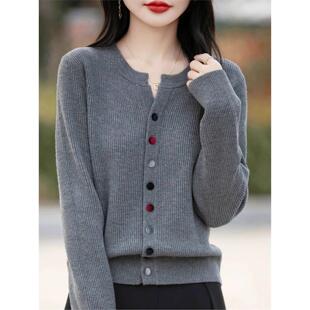 MONLOUVE折扣店女装V领短款毛衣外套针织衫春秋宽松减龄外穿开衫