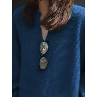 MONLOUVE折扣店秋季氛围感穿搭女装慵懒高级感蓝色V领针织衫上衣