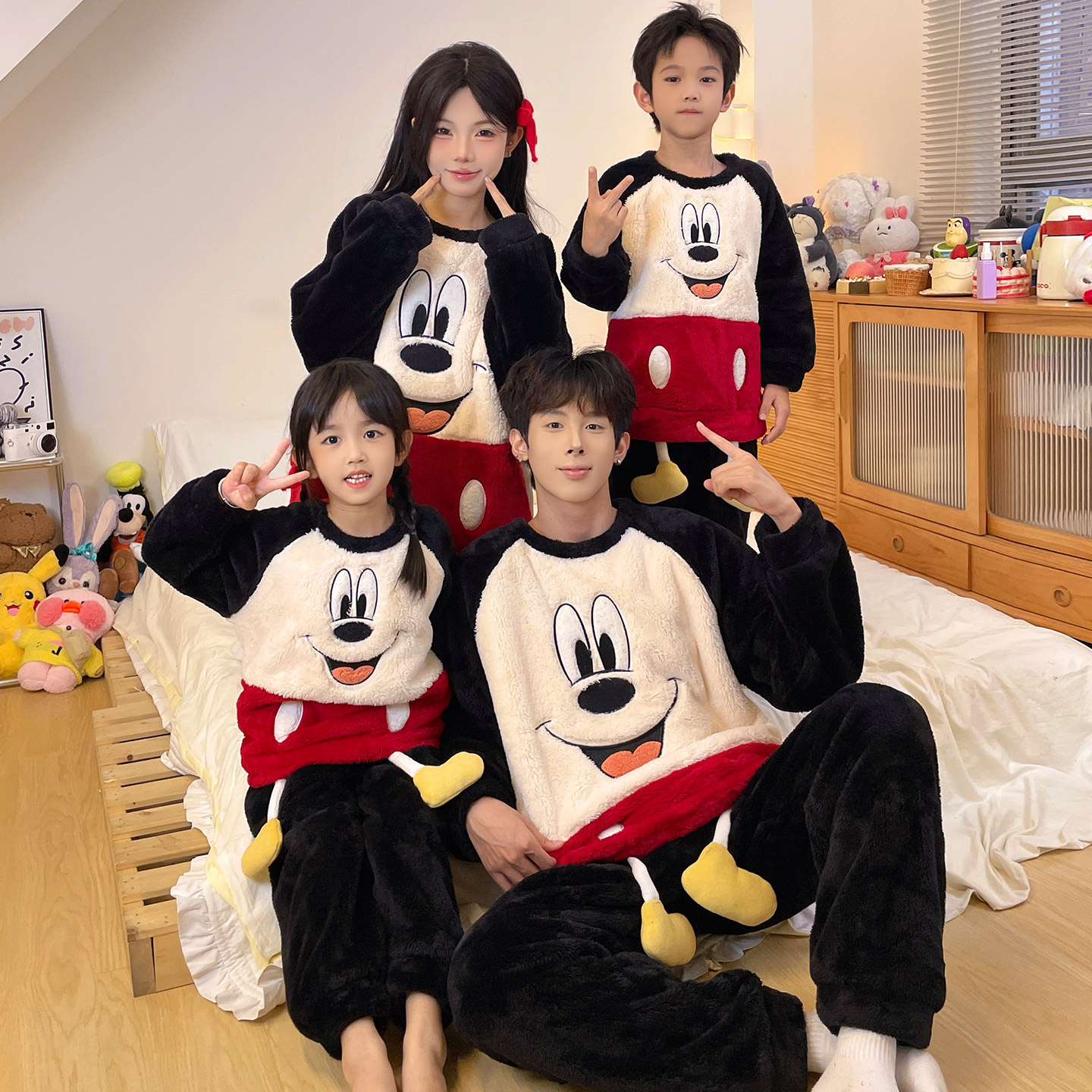 亲子睡衣一家四口秋冬季法兰绒加厚男童母女米奇珊瑚绒家居服套装