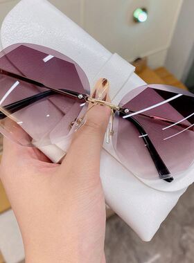 珠山区钏翔商贸中心防紫外线墨镜时尚无框切边太阳镜韩系女复古