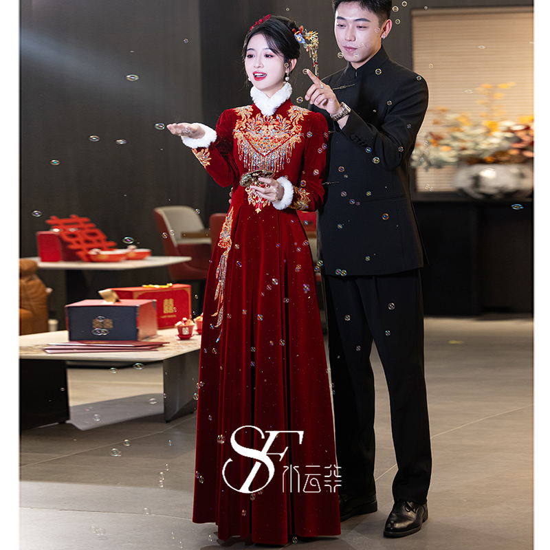 新娘敬酒服冬季2025新款复古中国风毛领长袖丝绒结婚订婚礼服裙女