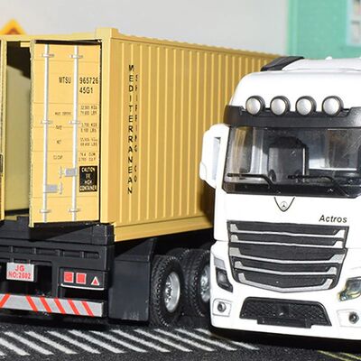 1:36 Diecast Alloy Truck Head Model Toy Container Truck Pull