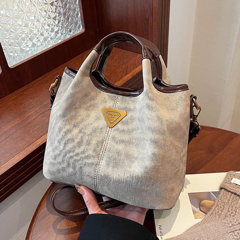 Lee Vsasi时尚油蜡皮水桶包女韩版夏季新款小众简约休闲单肩包高