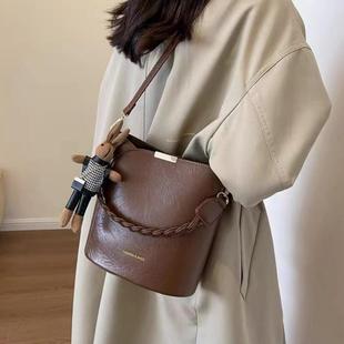 Vsasi水桶包女2025新款 Lee 高級(jí)感真皮手提包洋氣小眾百搭單肩斜
