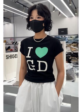 秒发诗歌兰58231-1百搭气质黑印花字母爱心短款上衣25秋季款女装