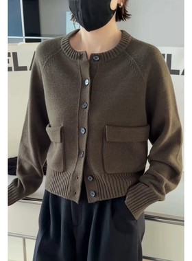 秒发2026早春新诗歌兰25081温柔百搭知性圆领纽扣开衫口袋毛衣女