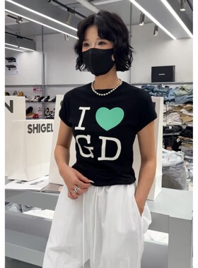 秒发诗歌兰58231-1百搭气质黑印花字母爱心短款上衣25秋季款女装