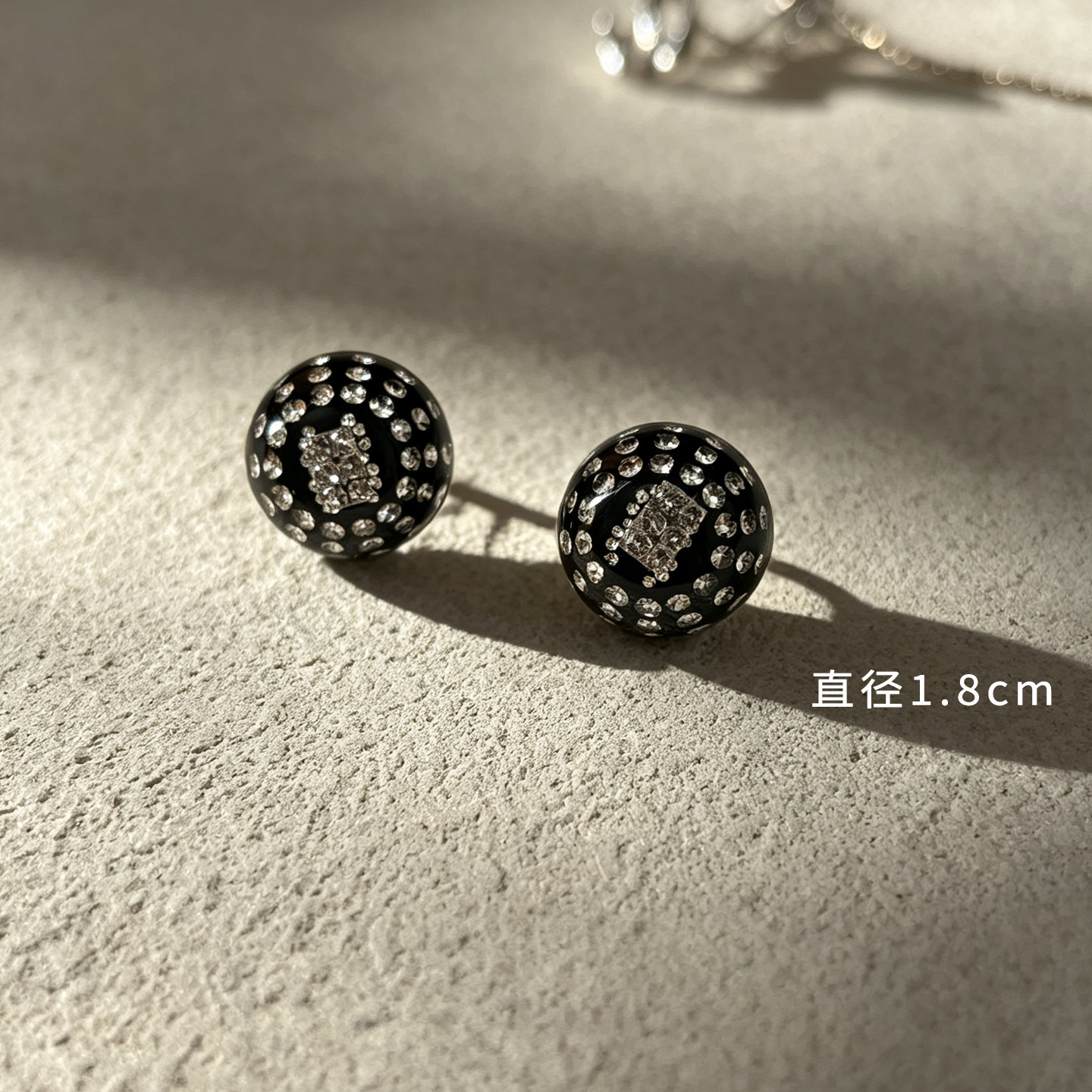 黑色圆形水钻925银针树脂耳钉