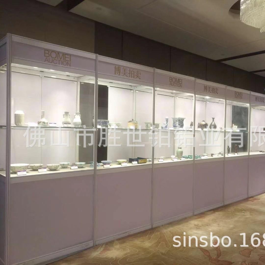 拍卖会现场古董展览展示柜易拆装白色八棱柱展柜配折叠门展览馆