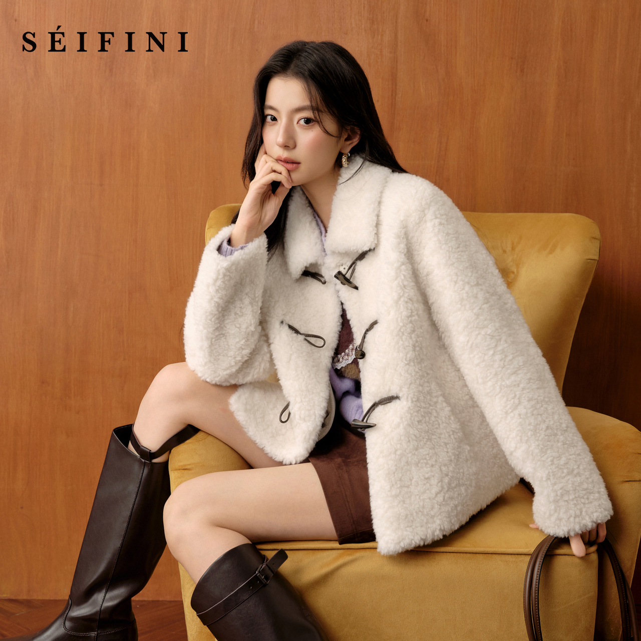 诗凡黎牛角扣羊羔毛翻领短外套2025冬新款白色保暖温柔气质上衣女