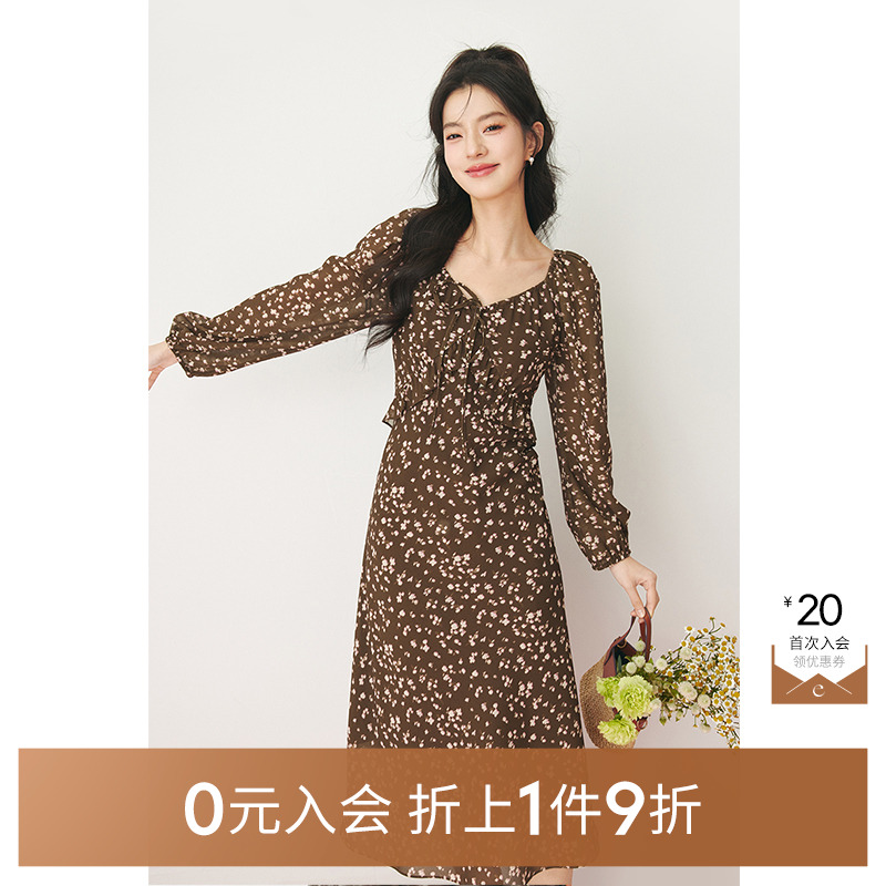 氛围感荷叶边长袖连衣裙