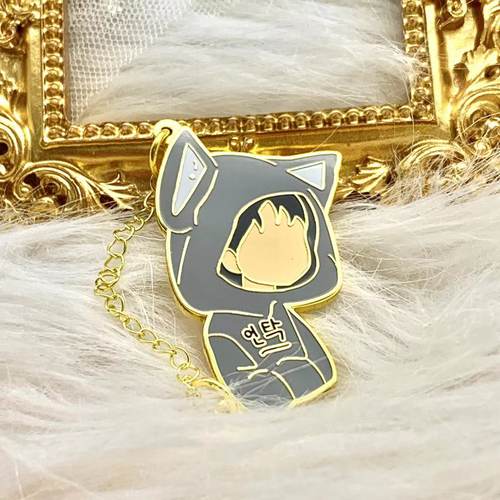 小猫耳朵男孩金属徽章