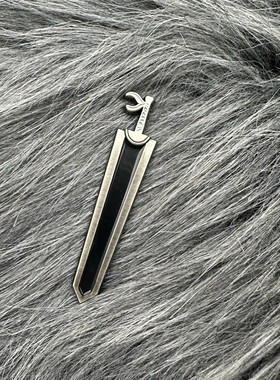 剑风传奇周边格斯斩龙大剑金属徽章