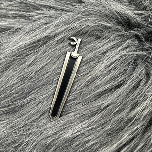 剑风传奇周边格斯斩龙大剑金属徽章