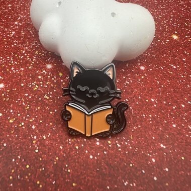 动物徽章看书小黑猫猫咪可爱萌宠金属徽章