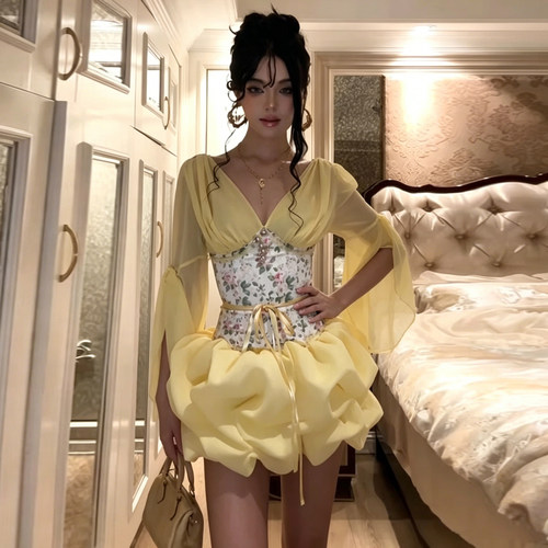 梦幻公主碎花网纱拼接飘袖连衣裙