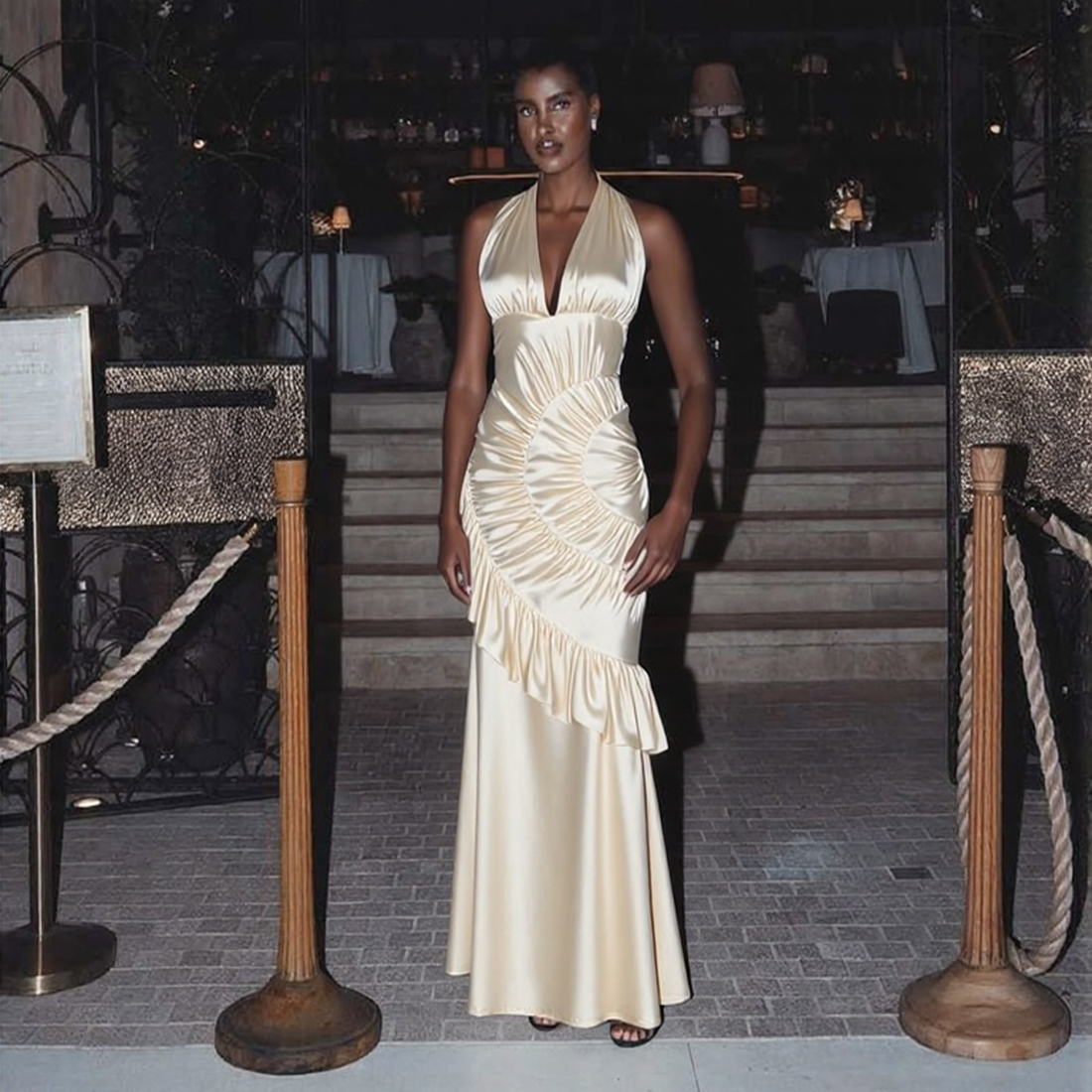 褶皱收腰挂脖连衣裙百搭包臀裙女