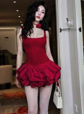 SylCue 法式芭蕾风红色妖冶吊带连衣裙女掐腰显瘦蓬蓬花苞短裙女