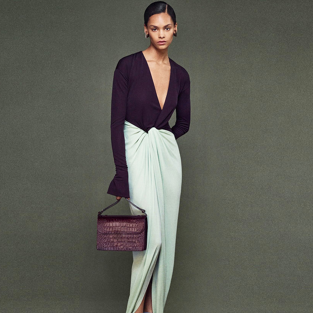 V领长袖连衣裙收腰百搭包臀裙