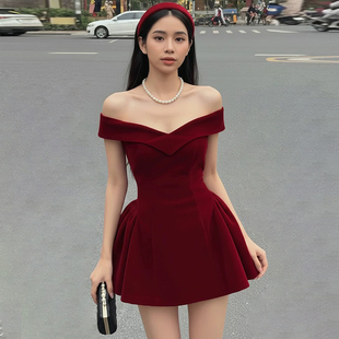 SylCue 名媛千金辣妹风红色显瘦一字肩连衣裙掐腰百搭生日A字裙女