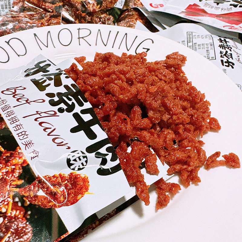 宇微牙签牛肉味辣条素牛肉粒8090后怀旧休闲零食香辣面筋网红小吃