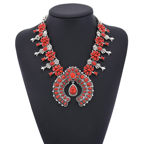 flowerpendantalloynecklace