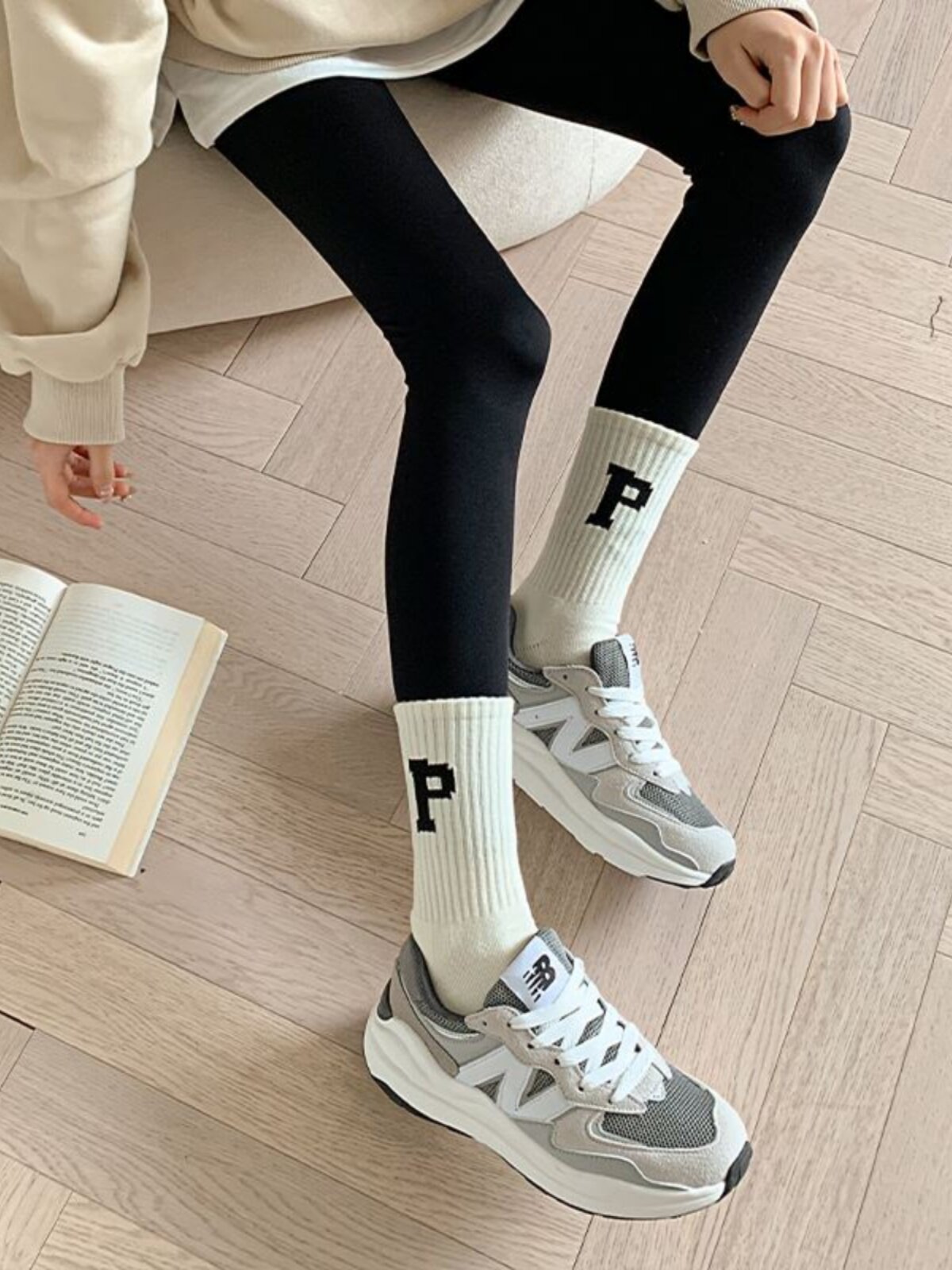 문자 바깥쪽에 상어 바지가 달린 양말 인터넷 연예인 신상 여성 중간 길이 봄 가을 겨울 순면 스포츠 양말 유행