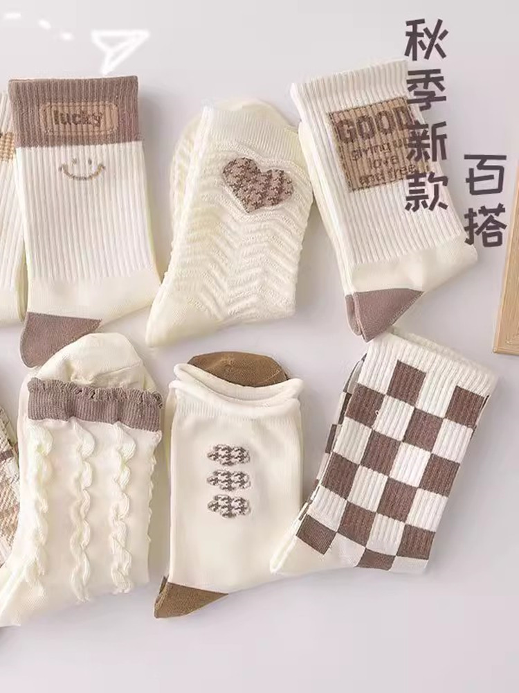 여성용 흰색 일본식 줄무늬 격자 무늬 트렌드 긴 튜브 인터넷 연예인을위한 새로운 스타일의 종아리 양말