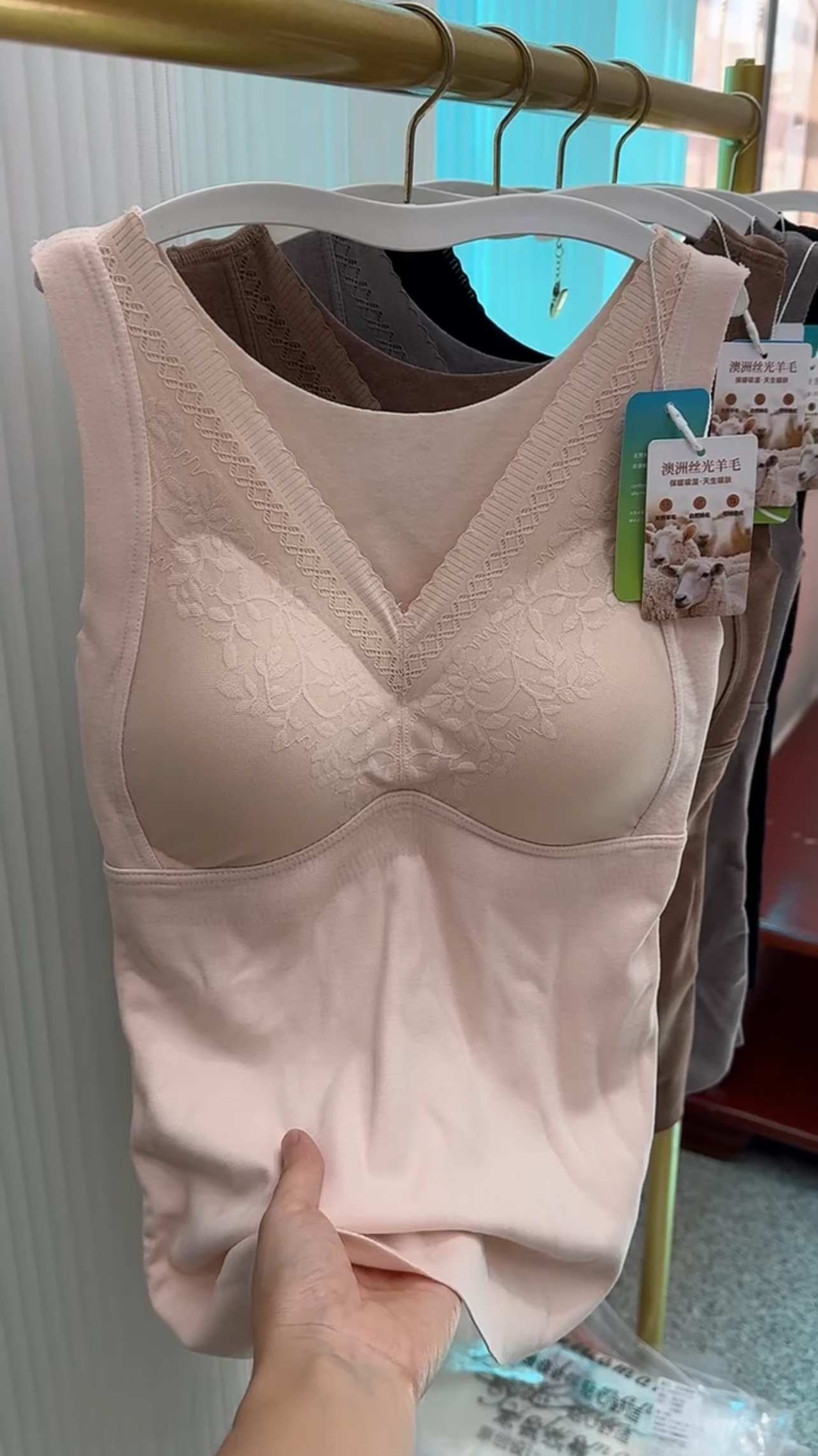 法式蕾丝保暖背心女加绒加厚发热免穿文胸V领秋冬一体式打底上衣