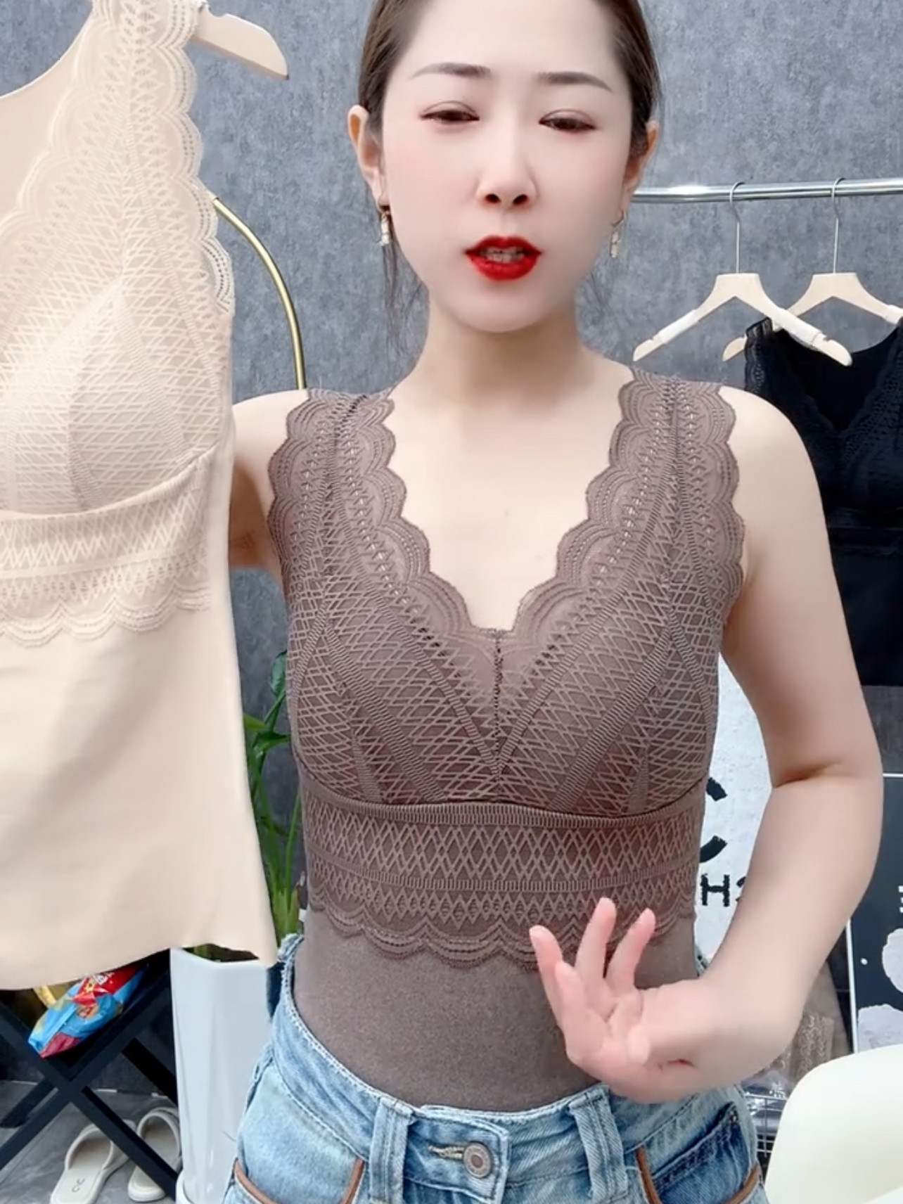 2024年冬季蕾丝美背V领文胸打底吊带德绒加厚保暖内衣一体式背心