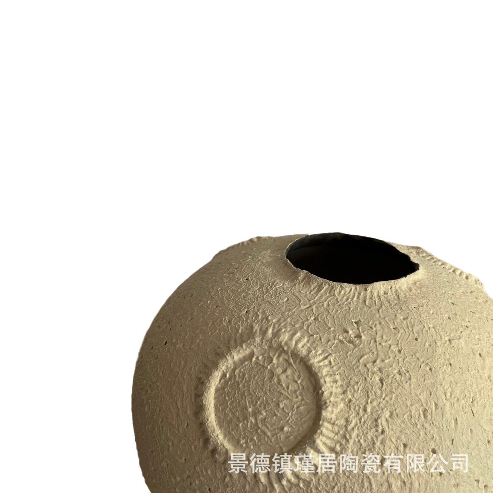 新款重工侘寂风纯手工陶瓷花、月球表面肌理黑色圆球花器