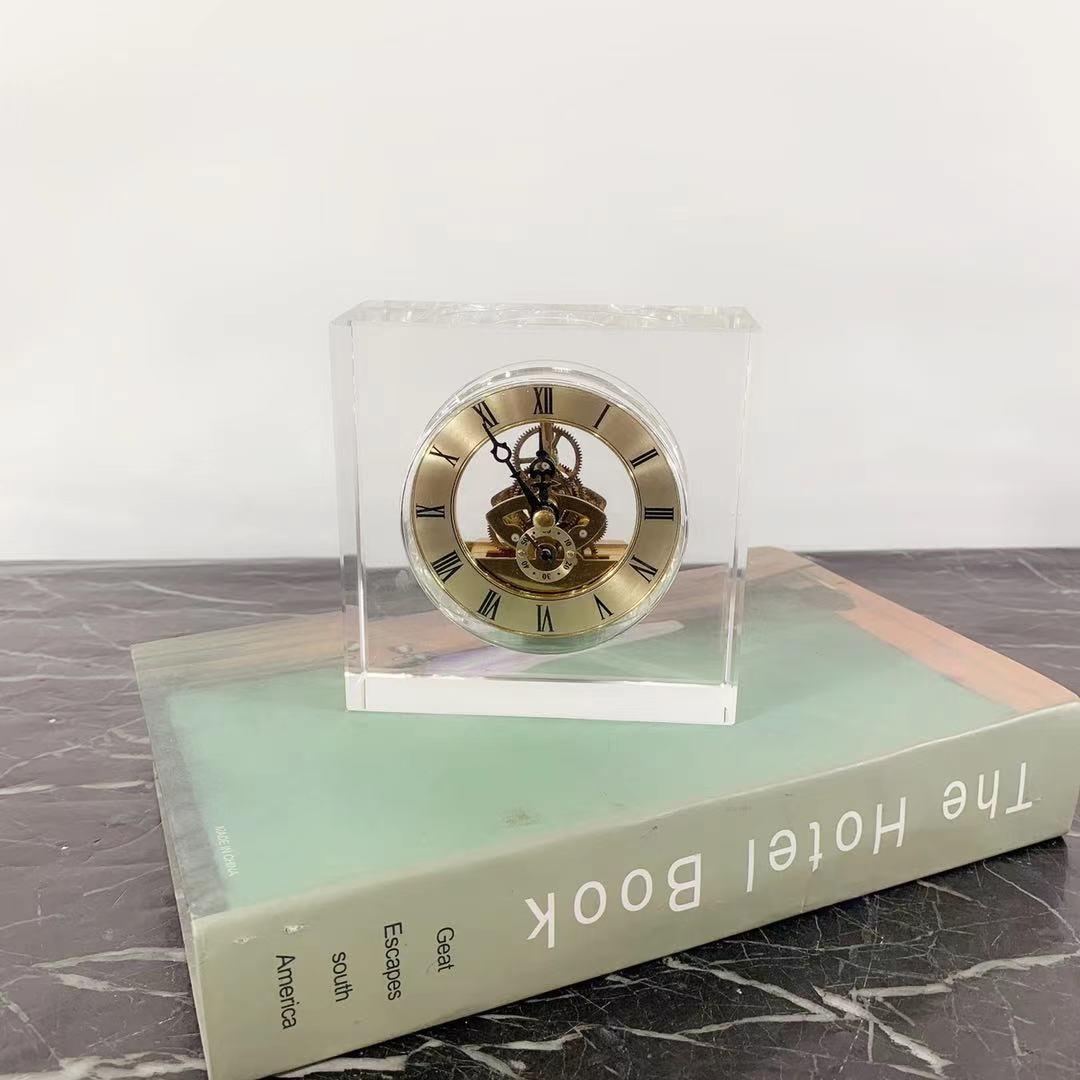 现代北欧样板房透明玻璃水晶玻璃金属时钟摆钟饰品摆件客厅博古架