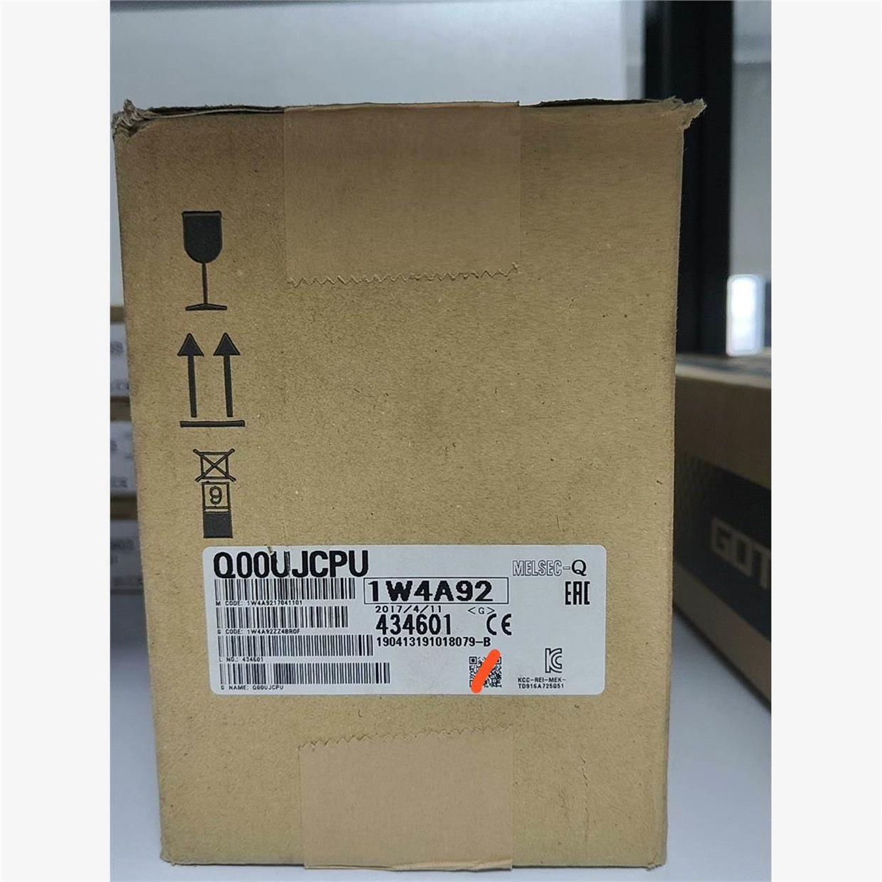 全新原装正品三菱电机主机Q00UJCPU,自带5槽和电源模块