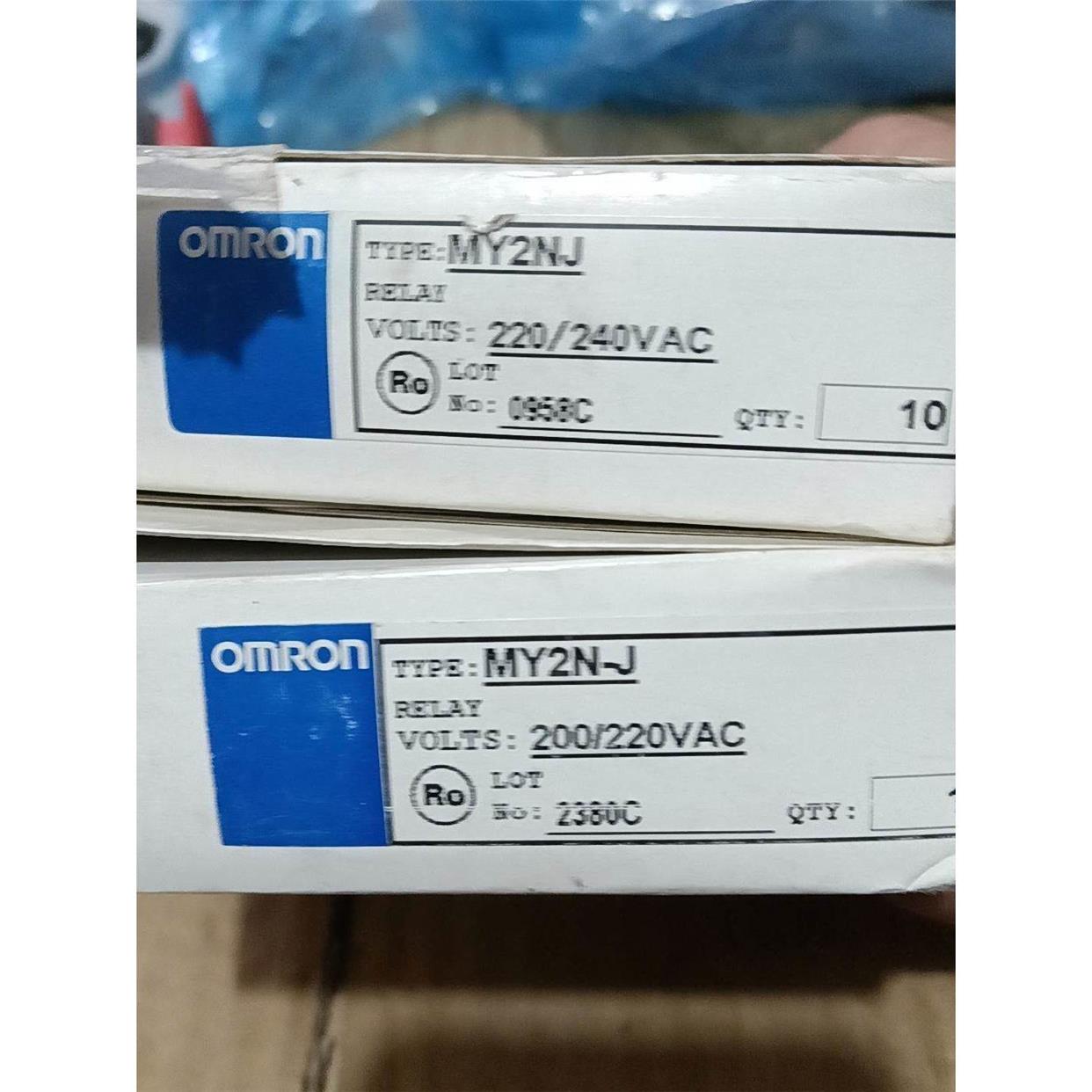 MY2N-J，8个。MY2NJ，5个。MY