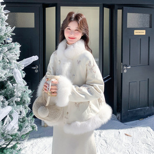 白色新中式优雅气质绣花羽绒服女2025冬季新款毛绒拼接千金风外套