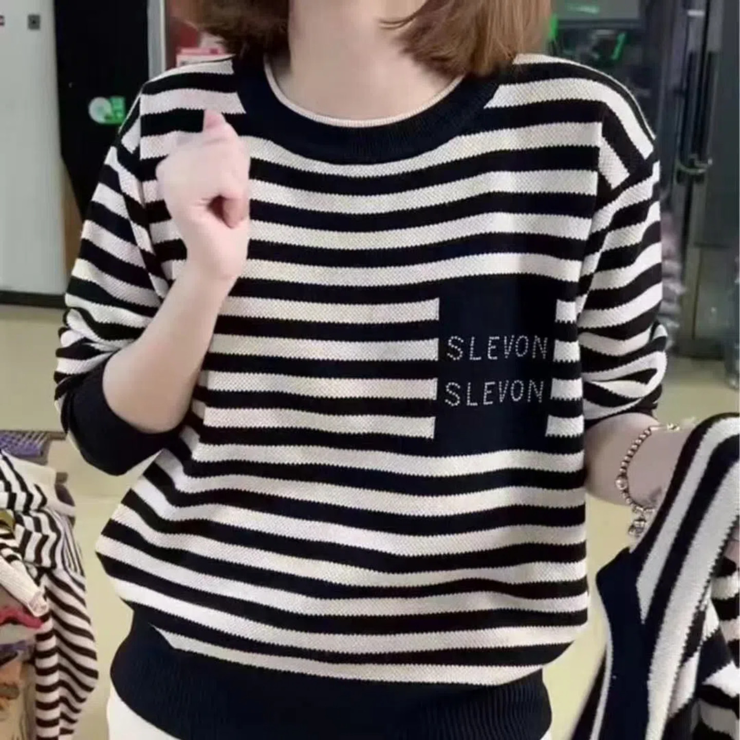 女士长袖小衫早春新款时尚宽松条纹上衣减龄显瘦中年妈妈圆领T恤