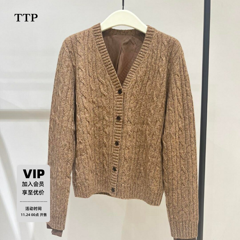 新款云朵羊绒毛衣外套