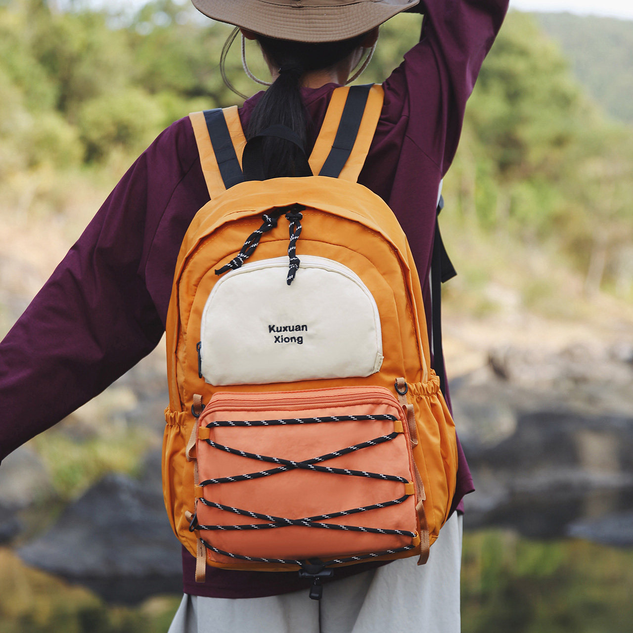 新款户外双肩包男女撞色减负电脑包高颜值大容量轻便旅行防水背包