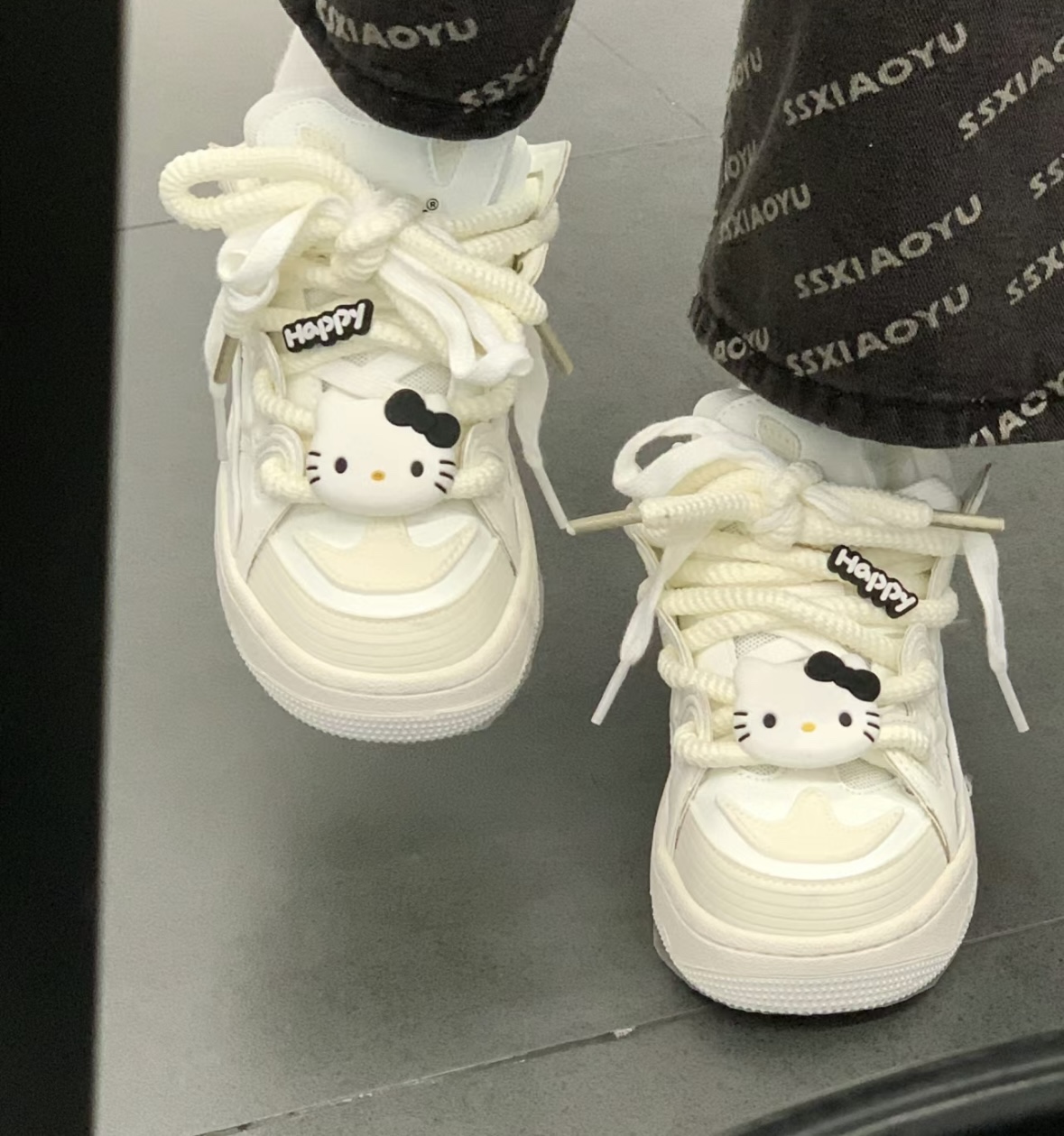 kitty超可爱小白鞋大号黑色凯蒂猫鞋带扣KT三丽鸥配饰鞋扣diy配件