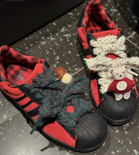 圣诞鞋扣氛围感鞋花适配阿迪三叶草贝壳头diy配饰装饰扣红绿鞋带