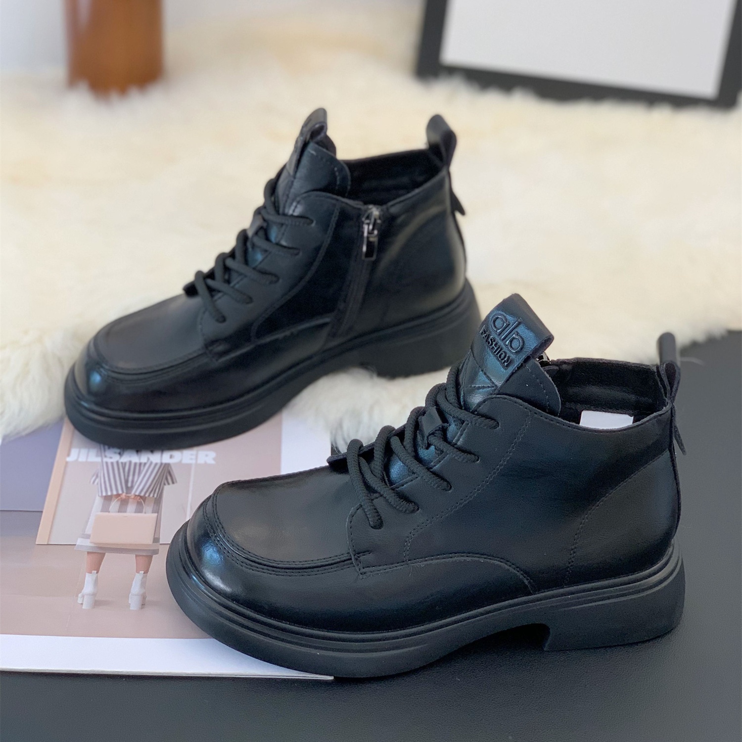 时尚潮流系带加绒百搭超火小短靴