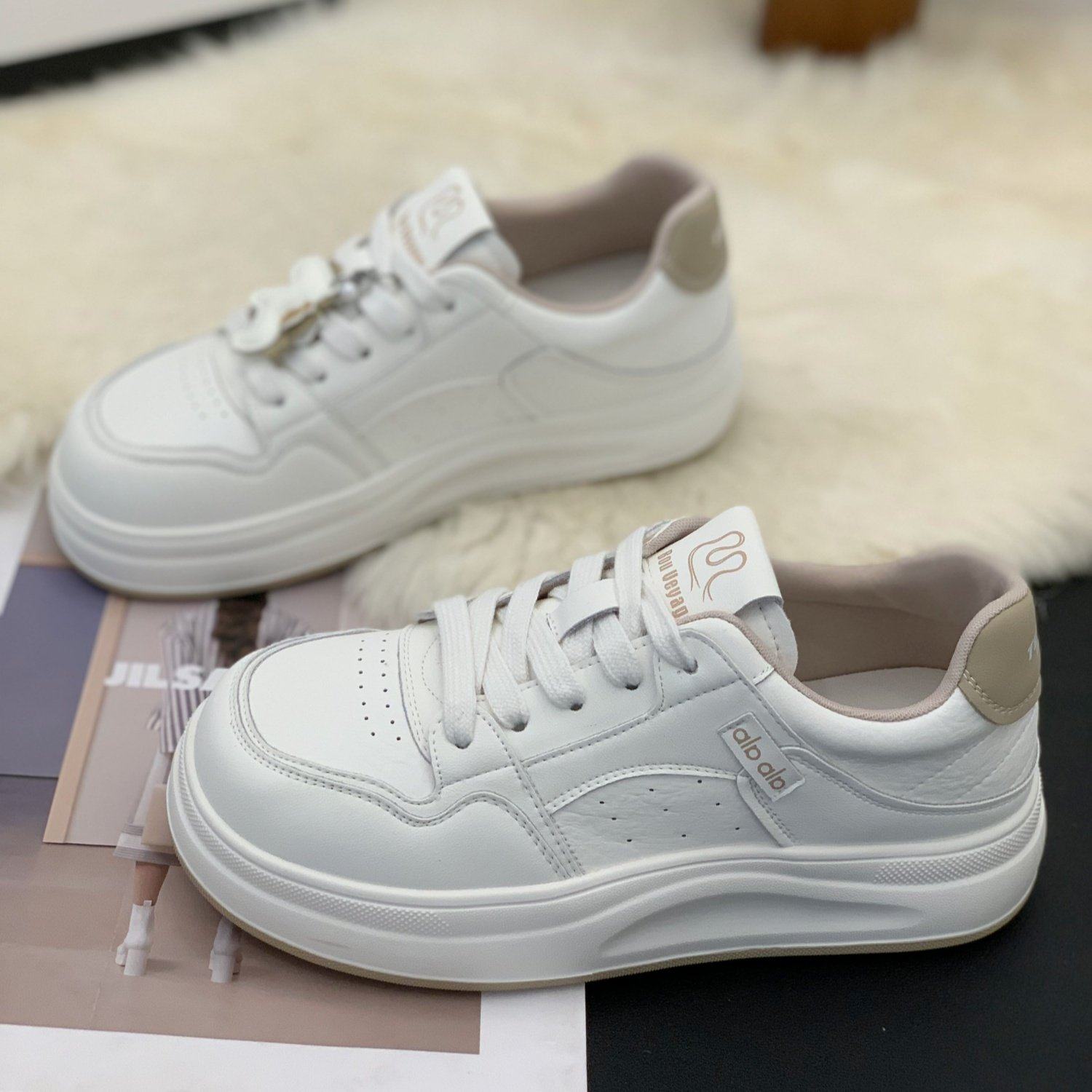 学生时尚平底休闲板鞋女2026春季新款透气舒适轻便百搭休闲小白鞋,女鞋,休闲板鞋,淘宝优惠券,粉丝福利购,淘宝优惠卷